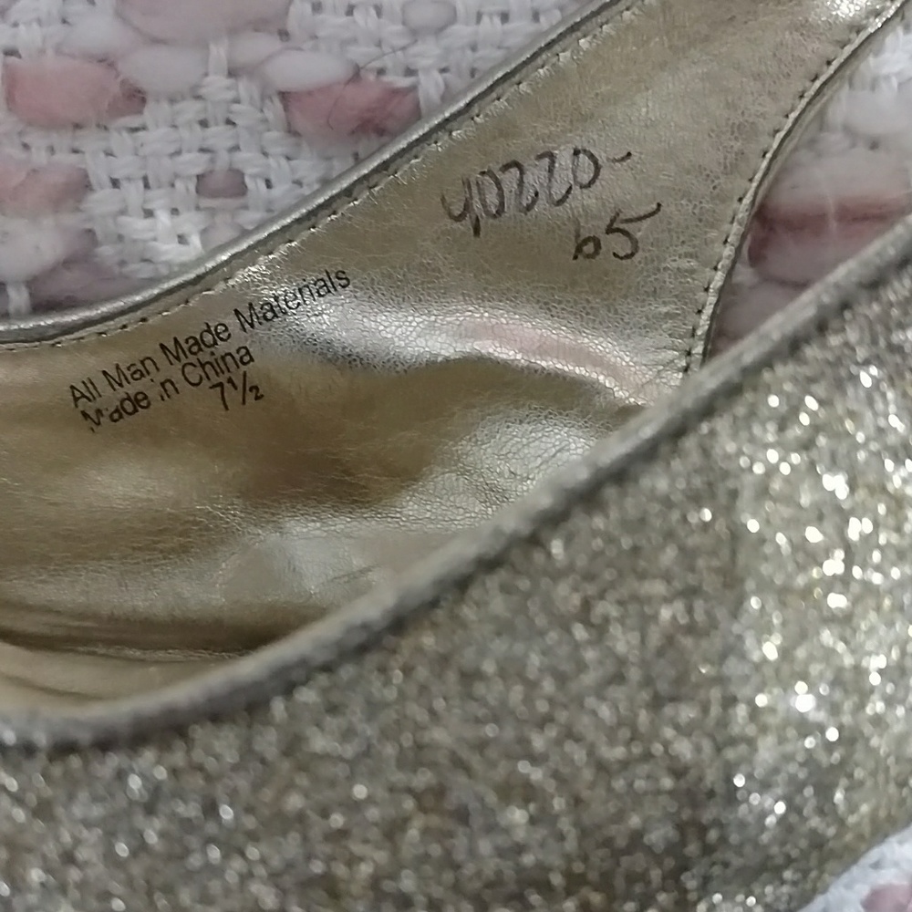 Gold heels - Picture 7 of 8